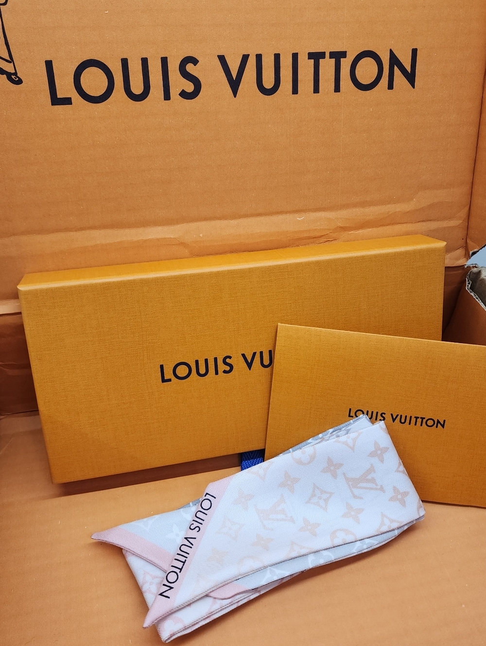 LOUIS VUITTON 2025 LV Rising Confidential Monogram Silk Bandeau Twilly M77636